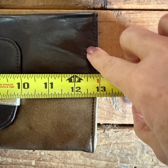 Brown & bronze clutch with gold wrist strap - Picture 7 of 8